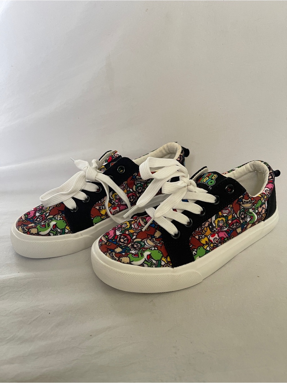 Kids Super Mario Bros Sneakers | Boys Size 2 | Nintendo